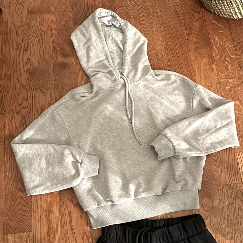 ✨2 for $40✨ Ladies Garage waist length hoodie